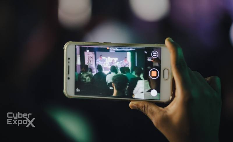 Filming the show on a phone